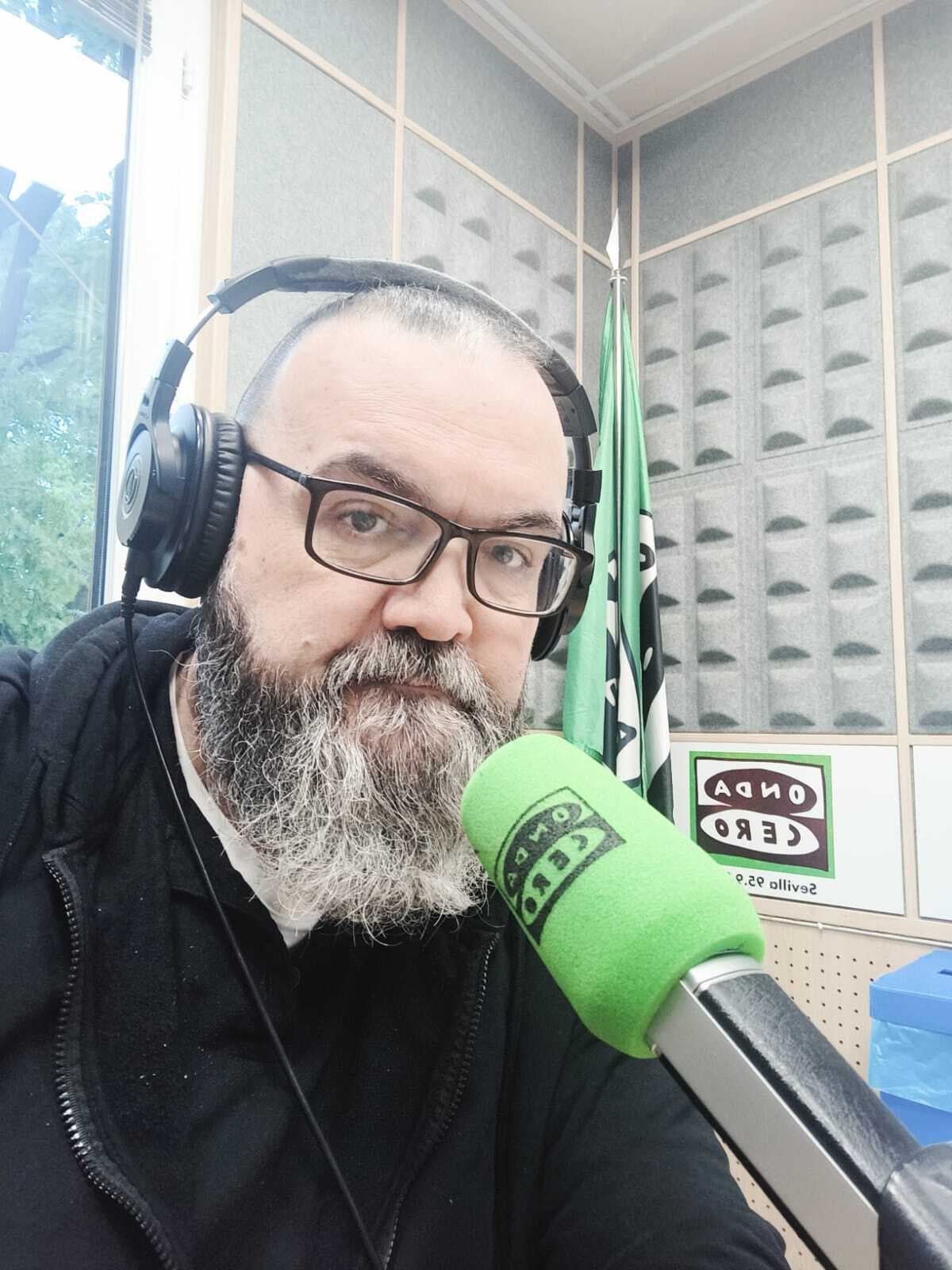 Julia en la onda podcast cover art