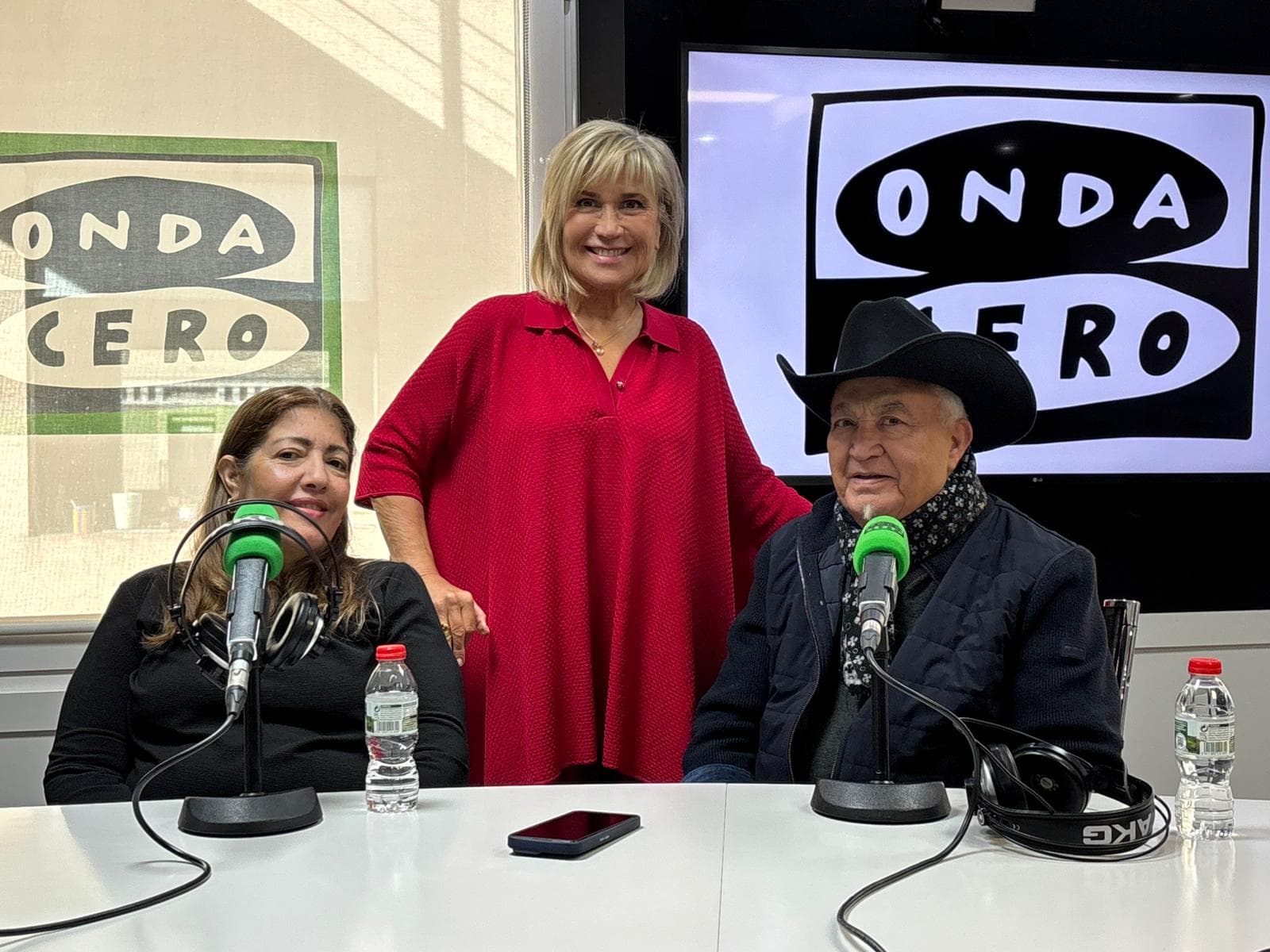 Julia en la onda podcast cover art