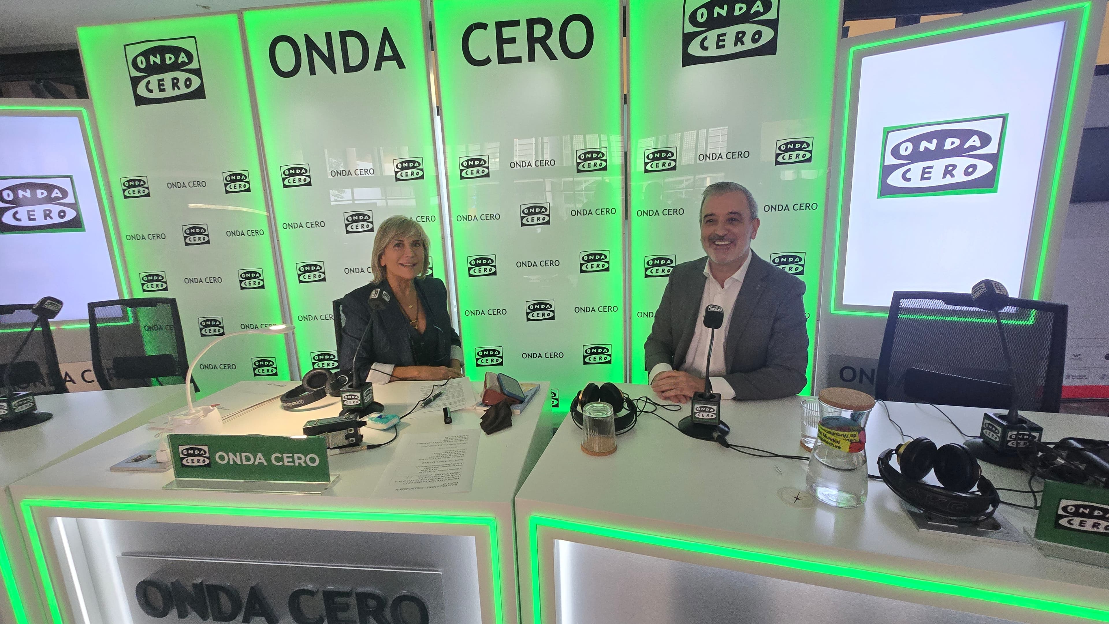 Julia en la onda podcast cover art