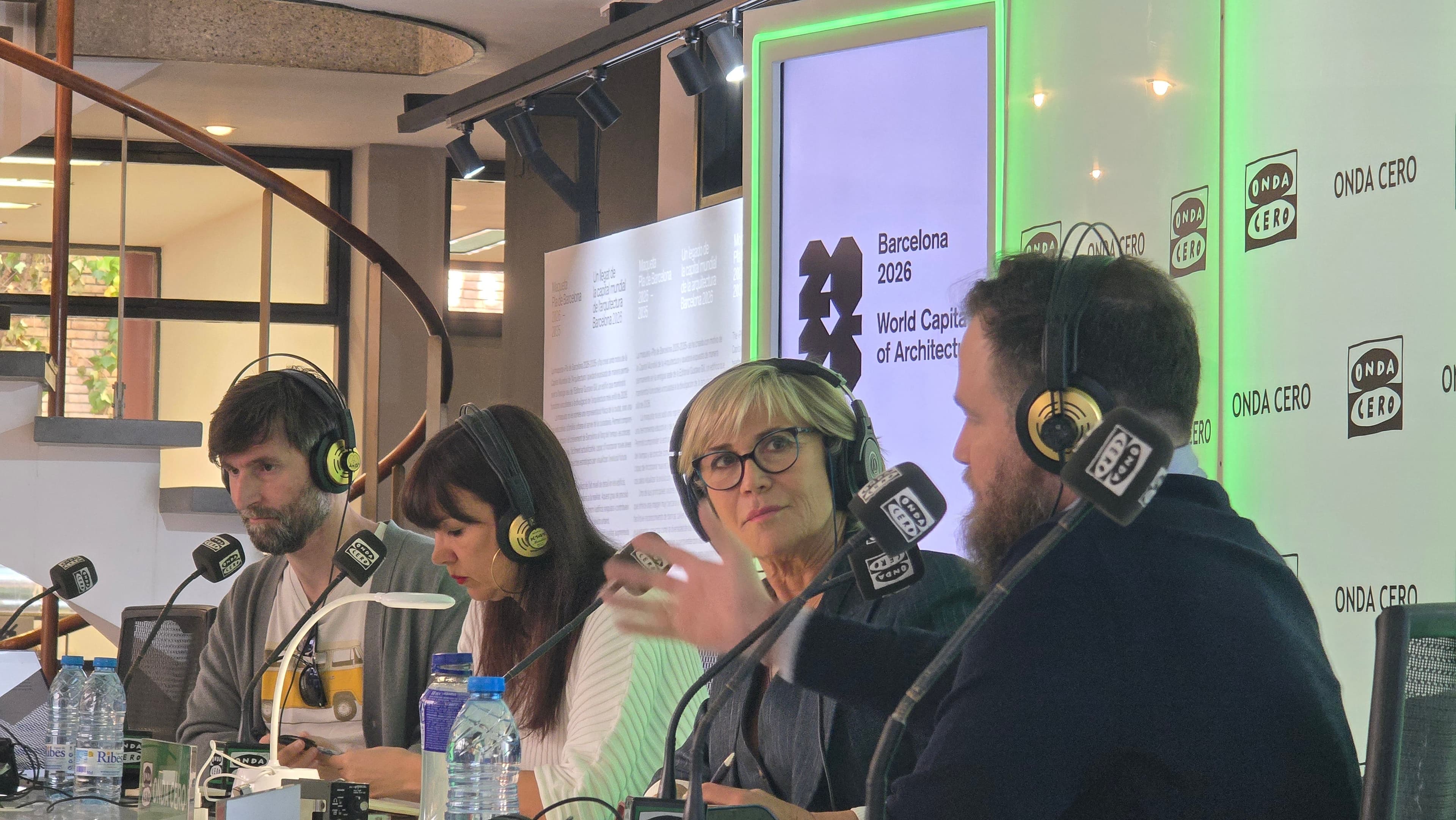 Julia en la onda podcast cover art