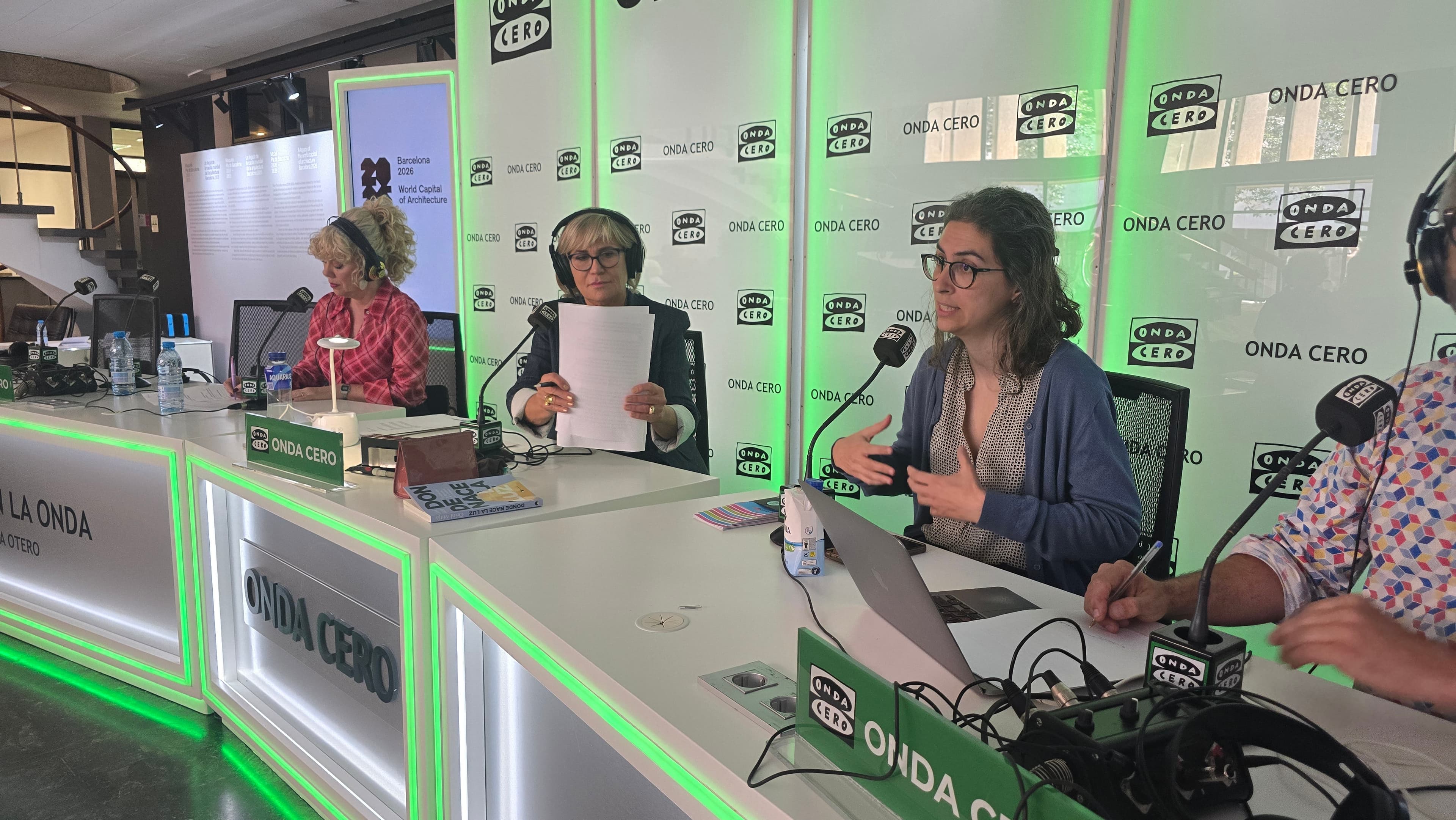 Julia en la onda podcast cover art
