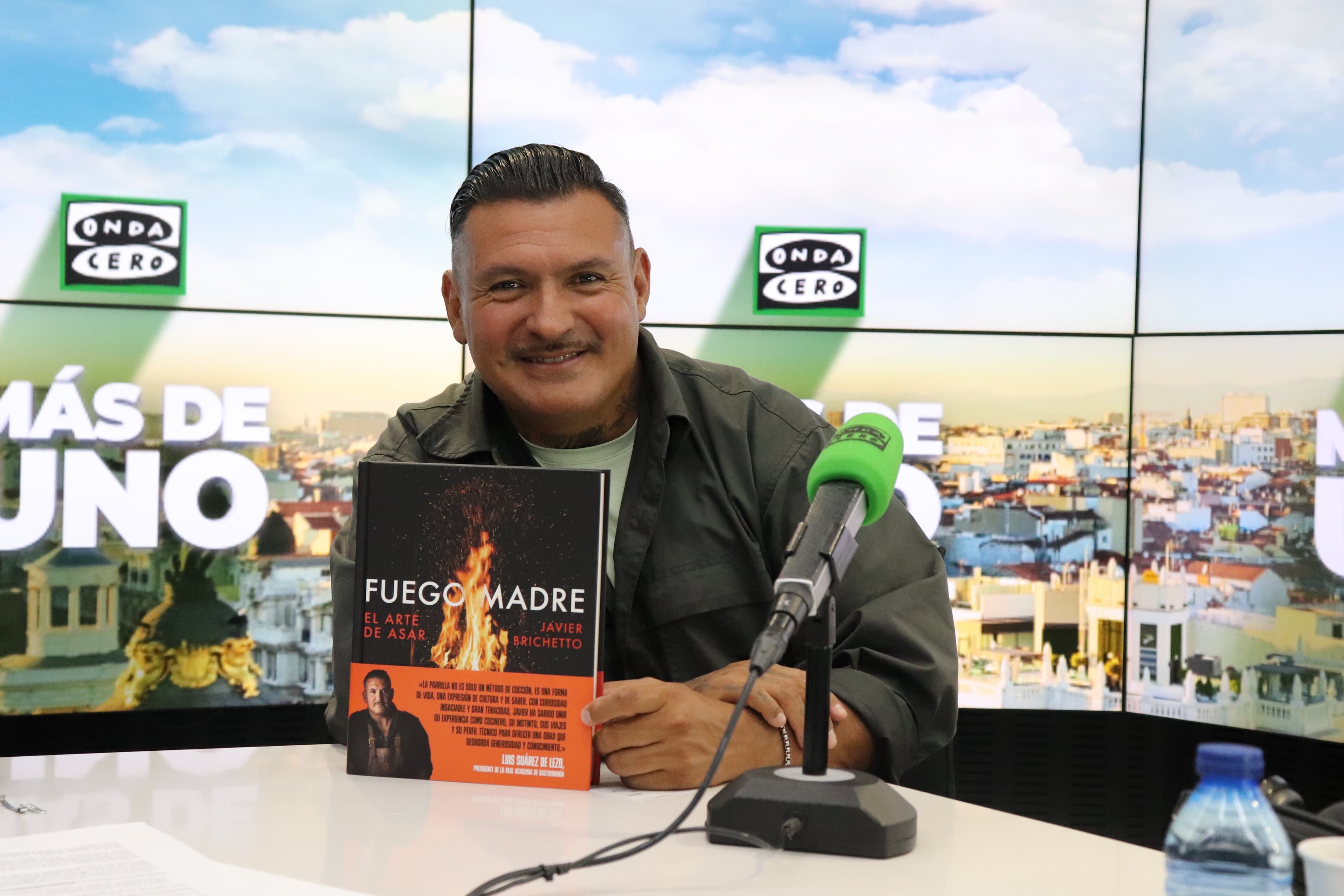 Más de uno podcast cover art