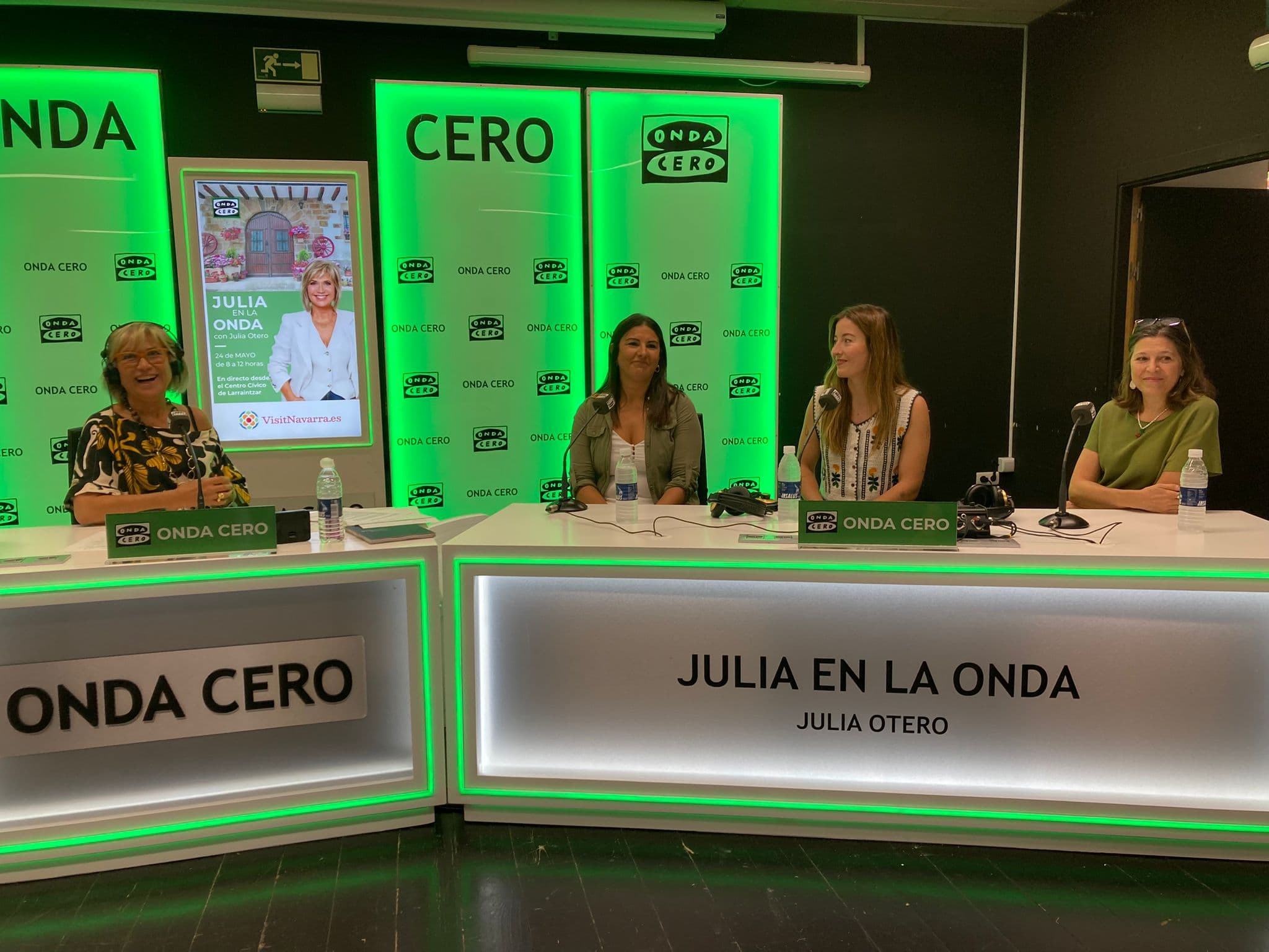 Julia en la onda podcast cover art