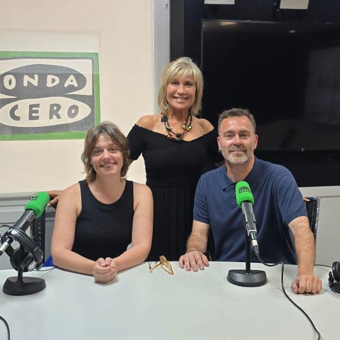 Julia en la onda podcast cover art