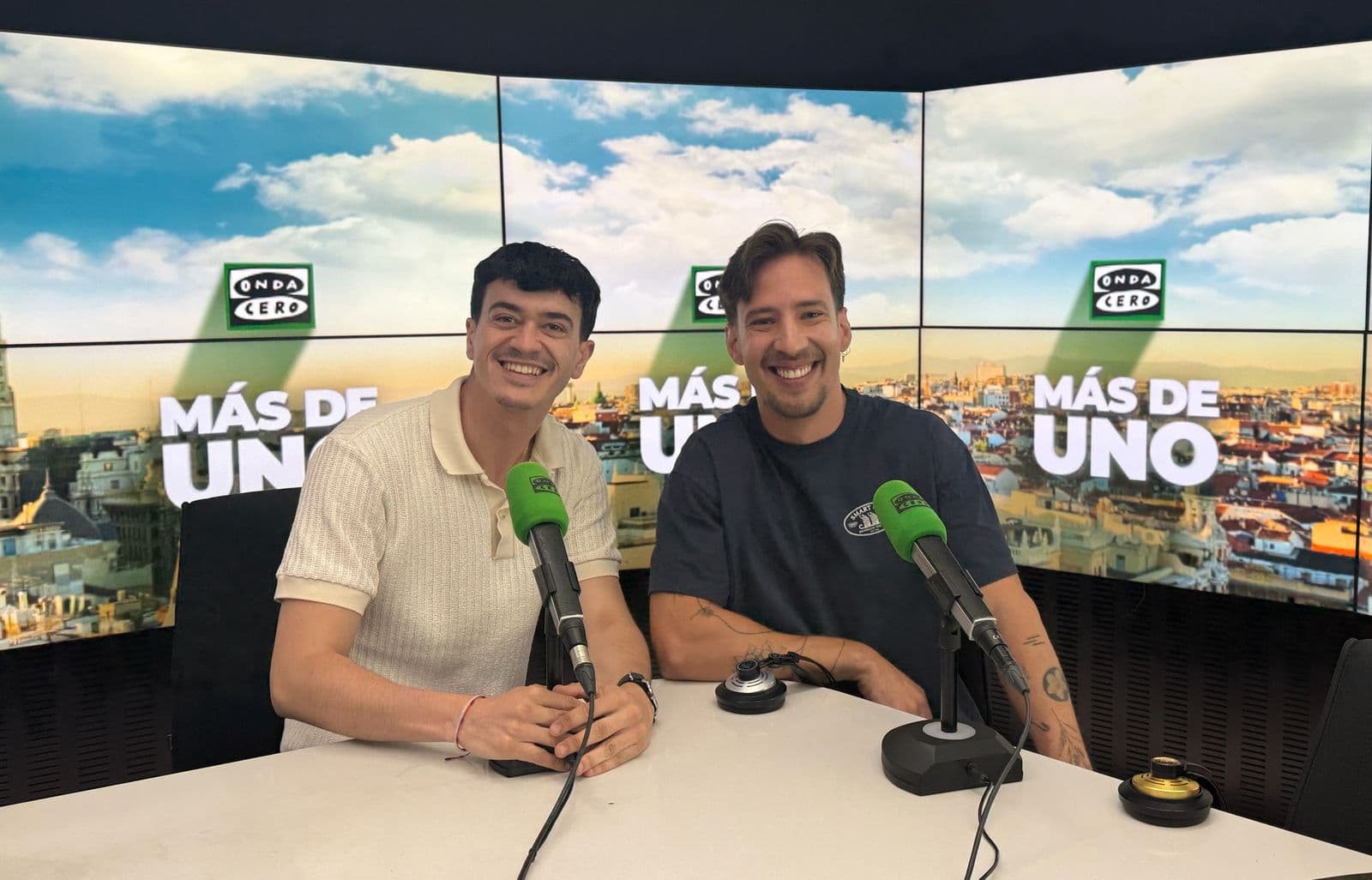 Más de uno podcast cover art