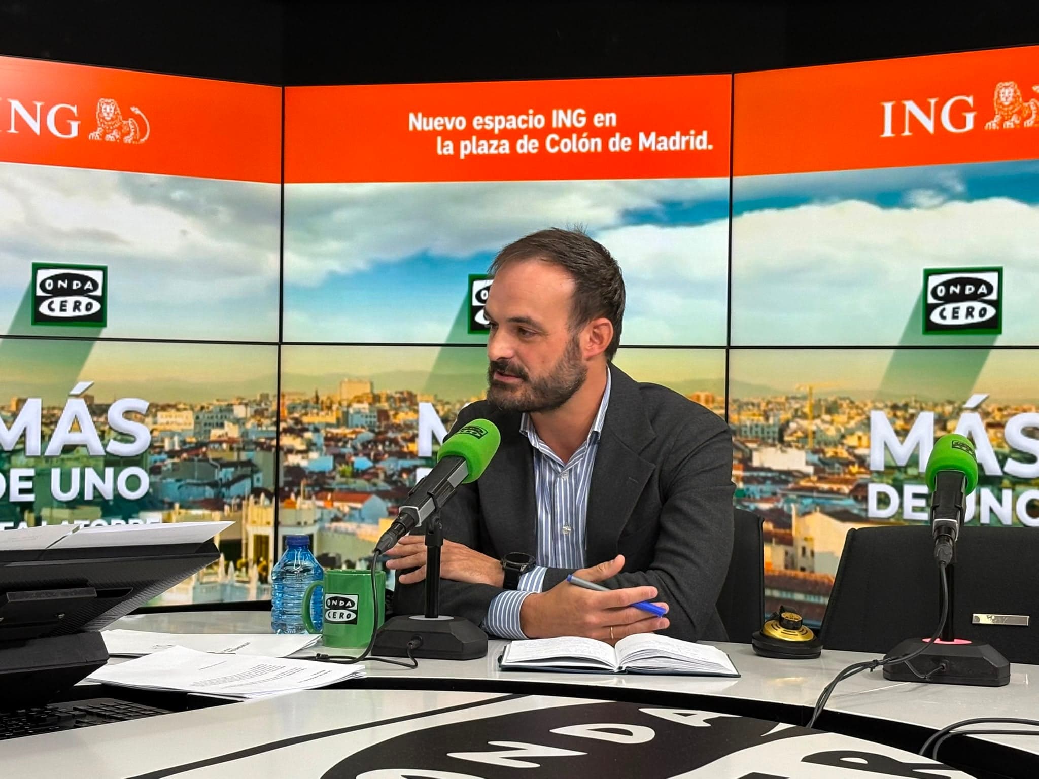 Más de uno podcast cover art