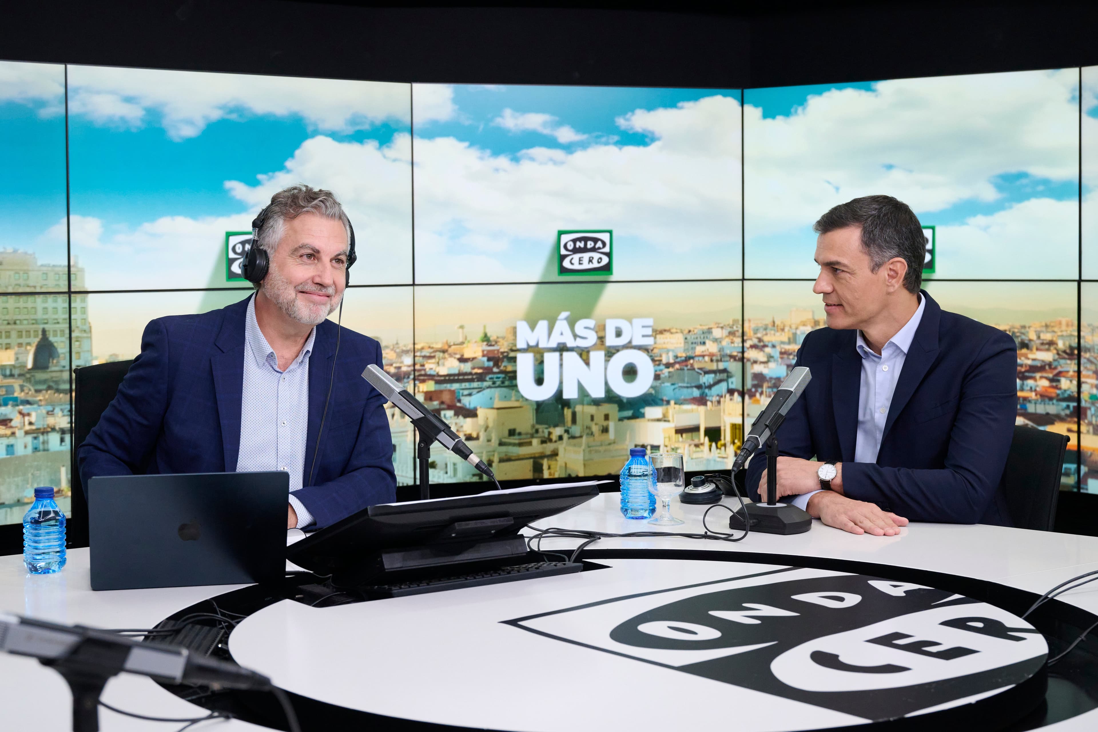 Más de uno podcast cover art
