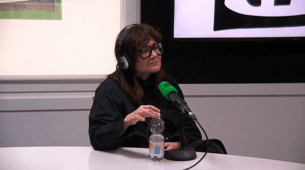 Julia en la onda podcast cover art