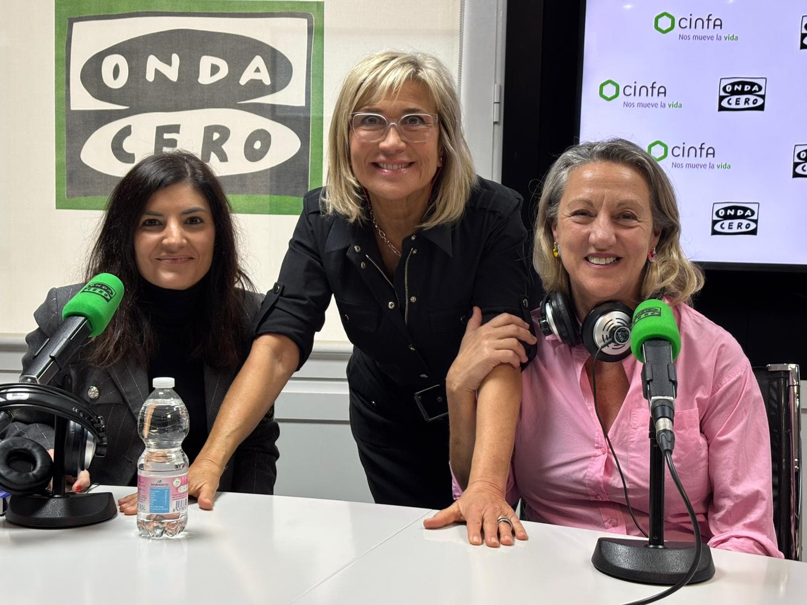 Julia en la onda podcast cover art