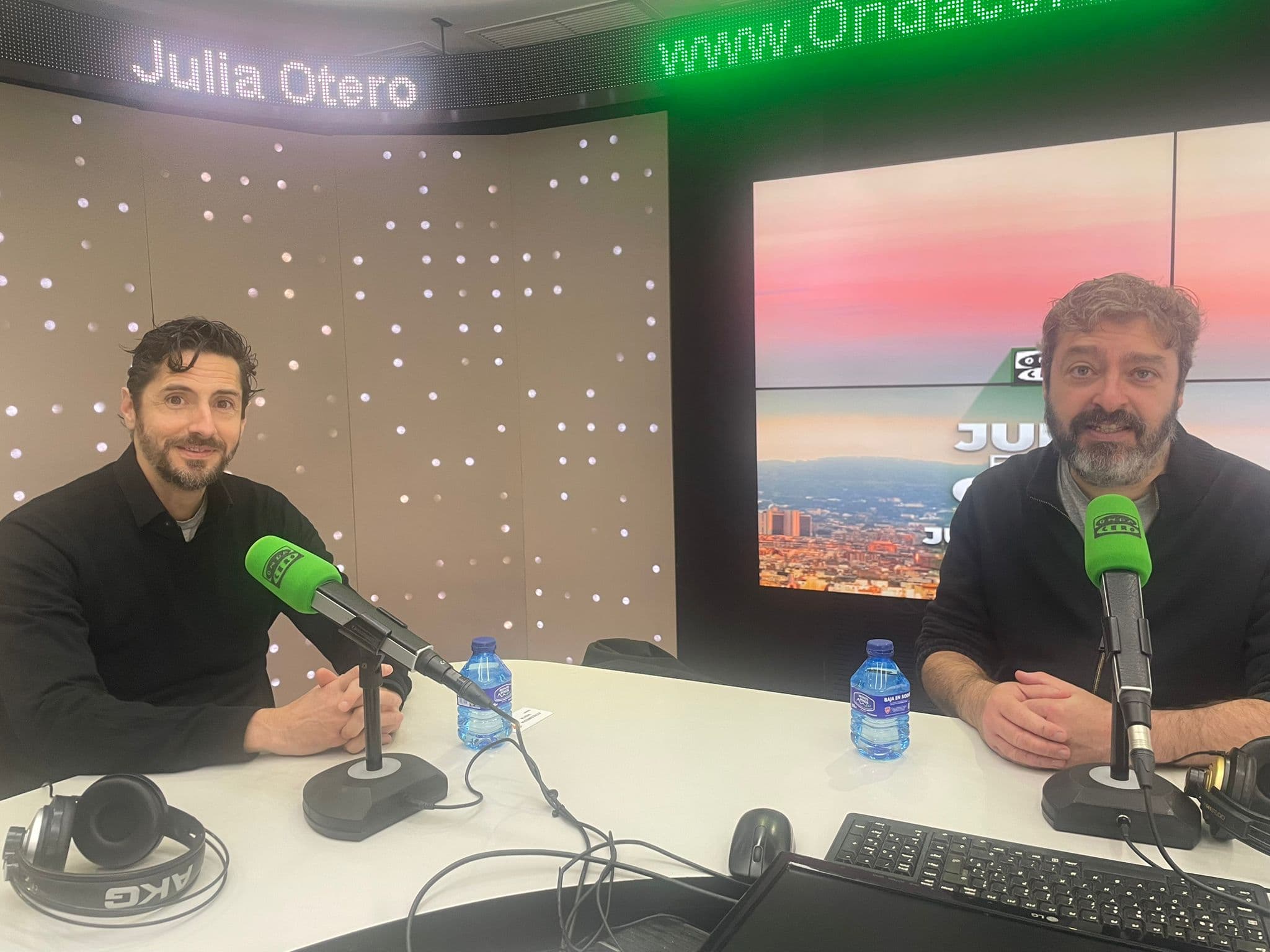 Julia en la onda podcast cover art