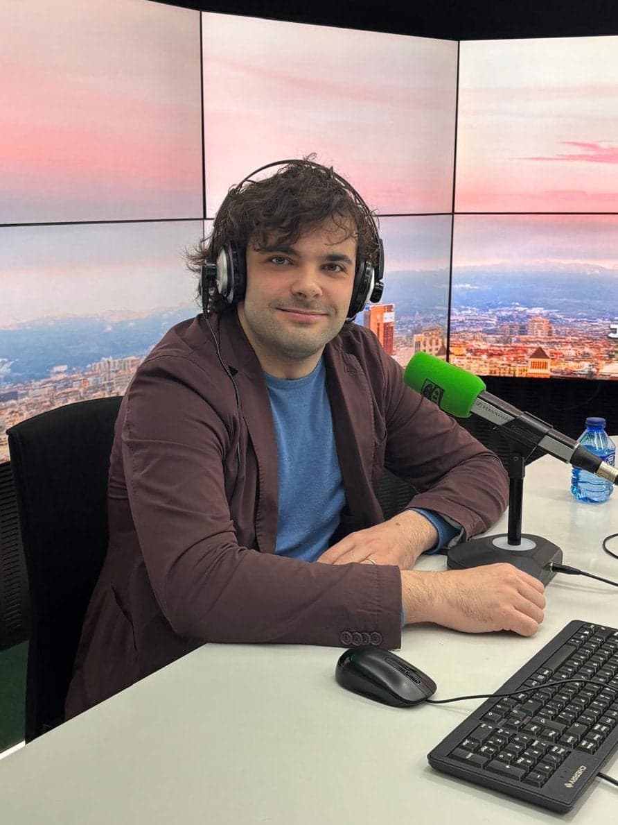 Julia en la onda podcast cover art