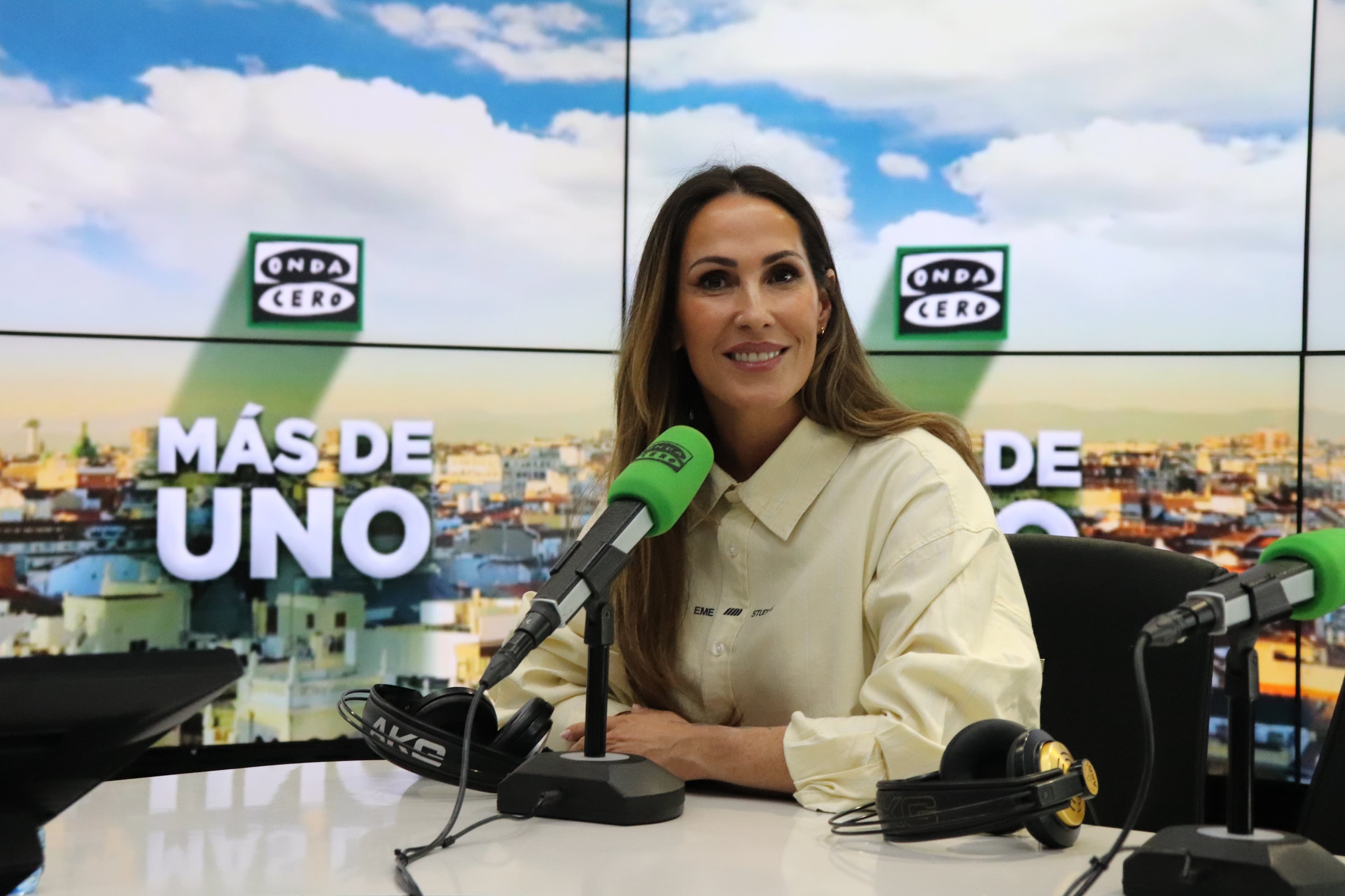 Más de uno podcast cover art