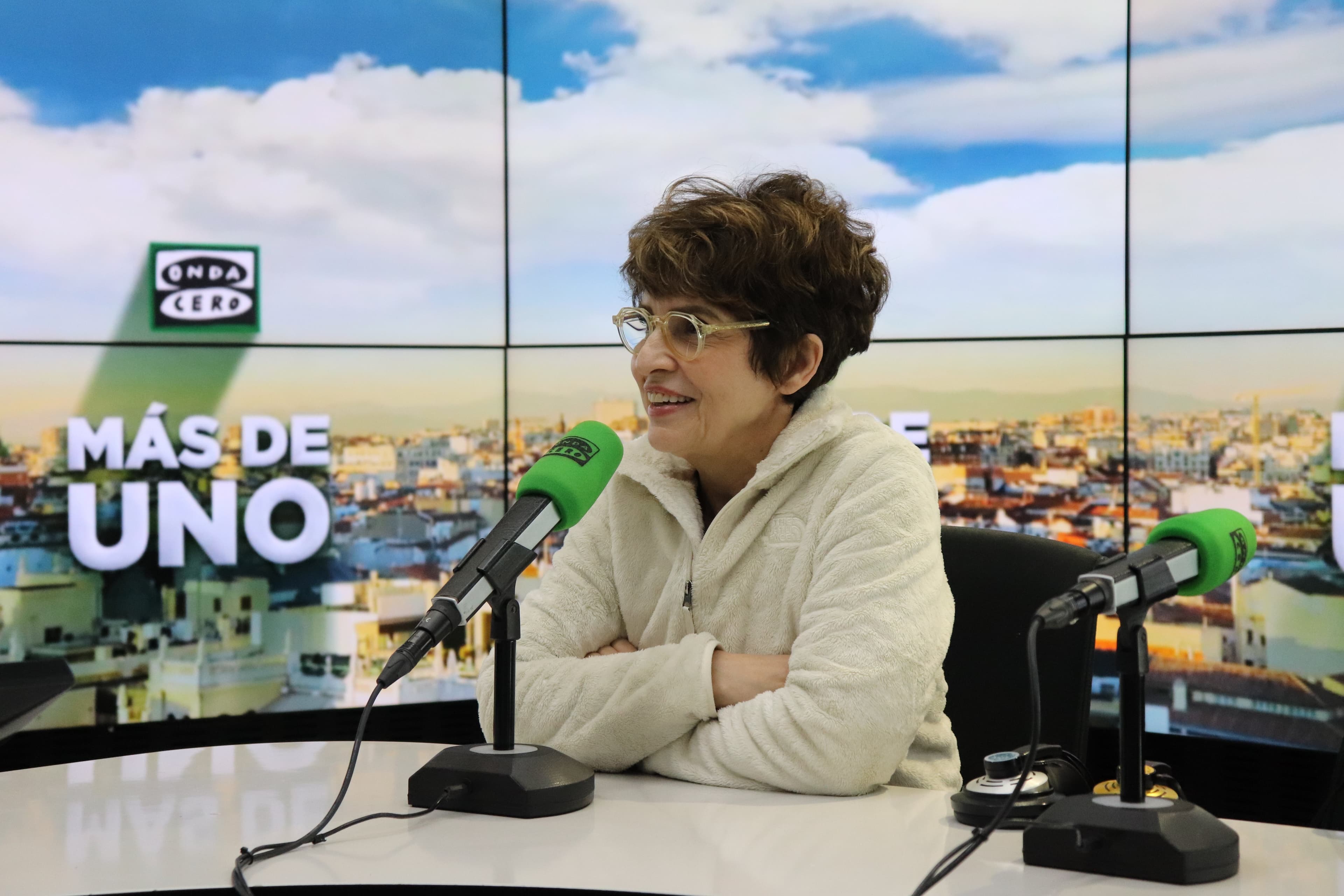Más de uno podcast cover art
