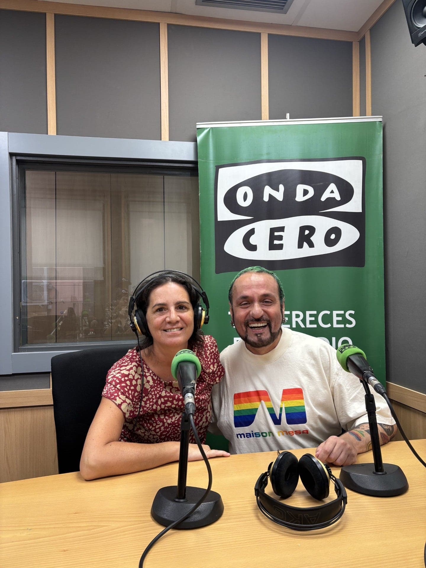 Más de uno podcast cover art