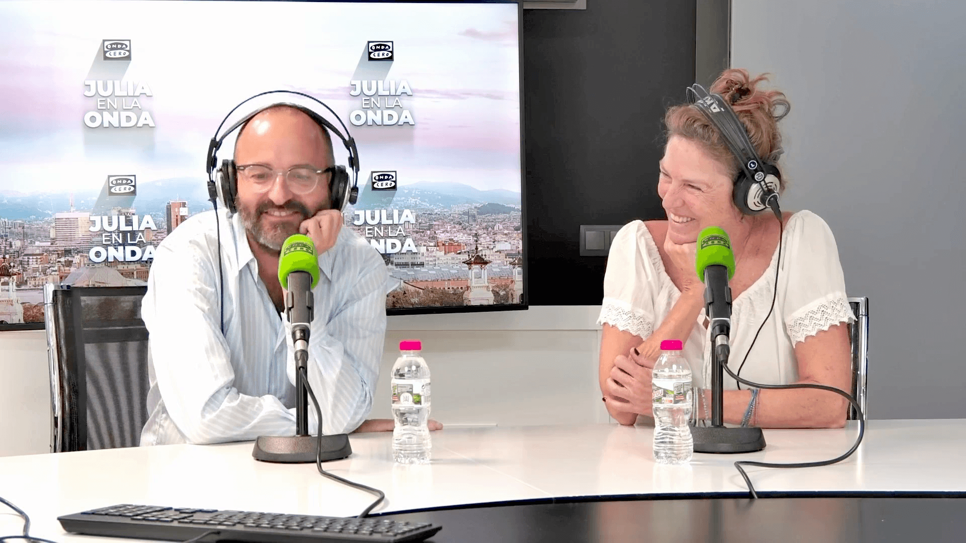 Julia en la onda podcast cover art